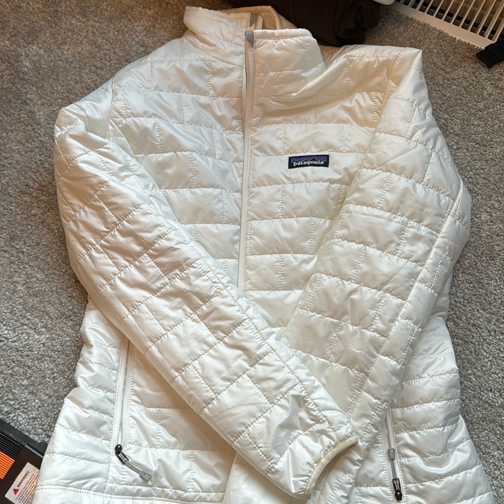 White Patagonia jacket. Size small.